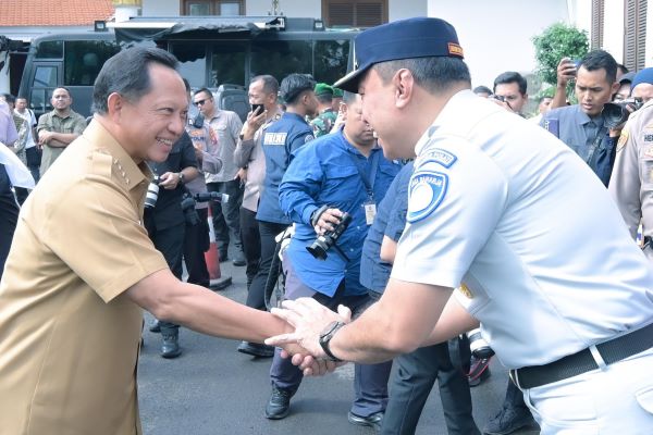 2 600 Direktur Utama PT Jasa Raharja Rivan A. Purwantono Turut hadir pelaksanaan Apel Gelar Pasukan Operasi Ketupat 2025