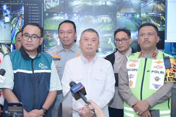Menteri Perhubungan Kakorlantas Polri dan Direktur Utama PT Jasa Raharja Tinjau Kesiapan Pelabuhan Merak