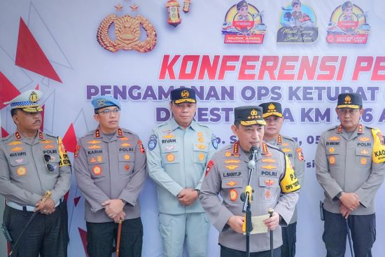 konferensi pers 6002