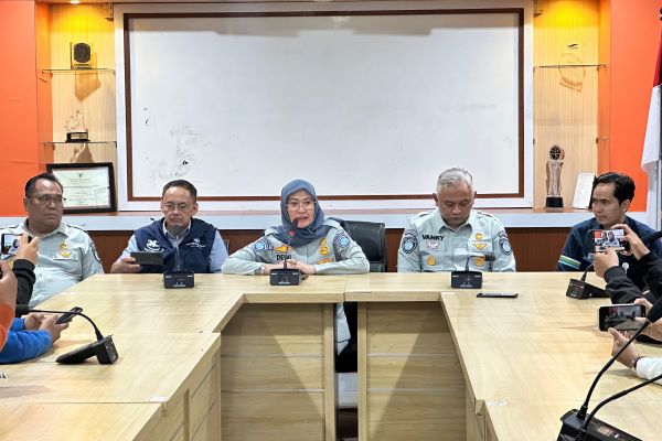 Jasa Raharja Perkuat Komitmen Pelayanan dan Koordinasi Antarinstansi Saat Tinjau Lokasi Evakuasi KM Tunu Pratama Jaya