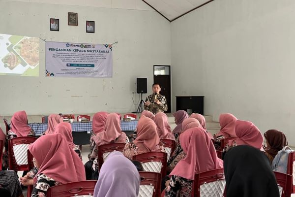 Awali Rangkaian Pengabdian, Tim Dosen Unmul Beri Penyuluhan Gizi dan Nilai Tambah Ikan Lele di Kampung KB Gema Kencana