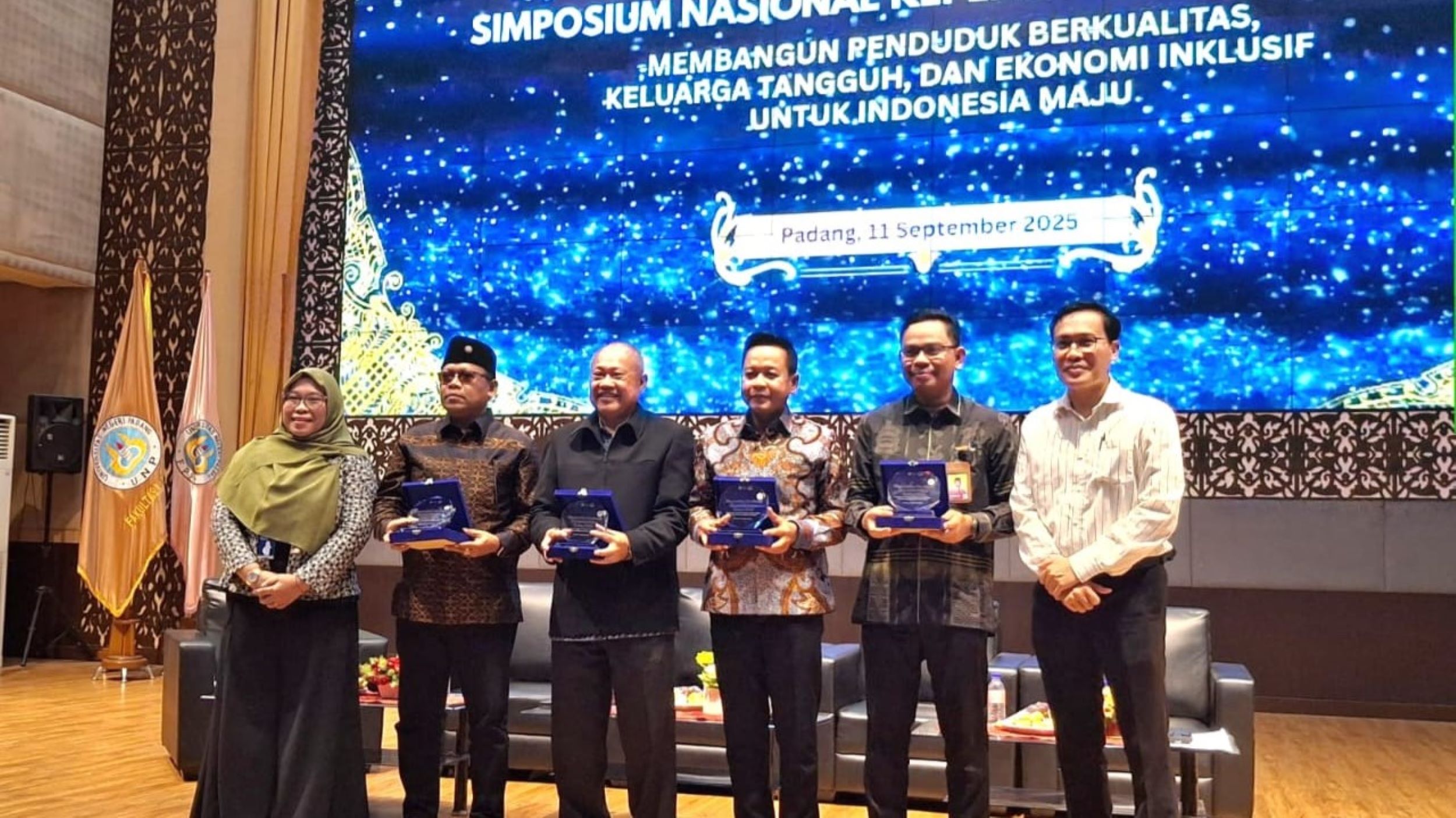 rektor unmul 3 2500