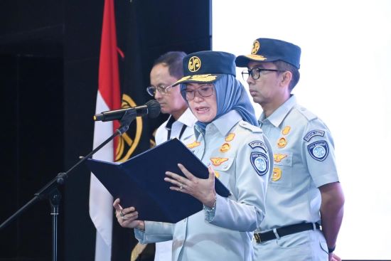 550 Plt Direktur Utama Jasa Raharja Dewi Aryani Suzana Ketika memimpin Upacara Peringatan Hari Pahlawan 10 November 2025