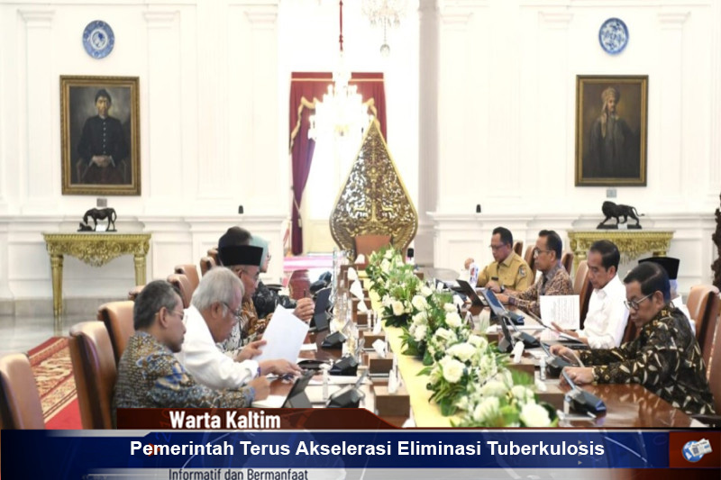 Menteri Kesehatan Budi Gunadi Sadikin menyampaikan keterangannya di Kompleks Istana Kepresidenan, Jakarta, usai mengikuti rapat terbatas yang dipimpin oleh Presiden Joko Widodo di Istana Merdeka, Jakarta, pada Selasa, 18 Juli 2023